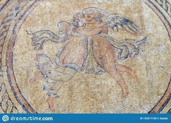 mosaic-eros-psyche-alcazar-castle-cordoba-ancien-de-los-reyes-cristiano-city-andalusia-region-southern-spain-133917158[1]